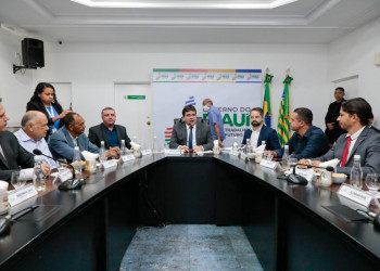 Governo reúne 22 prefeitos para tratar de ações e obras prioritárias para os municípios piauienses