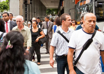 Expectativa de vida do brasileiro sobe para 75,5 anos, mas segue abaixo do nível pré-pandemia