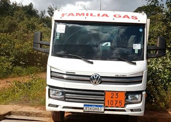 Criminosos rendem motorista e roubam caminhão com mais de 200 botijões de gás no Piauí