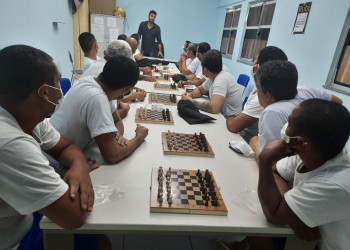 Sejus inicia projeto com xadrez na Cadeia Pública de Altos