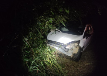 Mulher morre e homem fica ferido após acidente envolvendo 3 veículos no Piauí