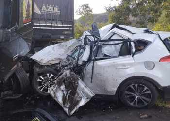 Colisão entre carro e carreta deixa vários mortos no Sul do Piauí