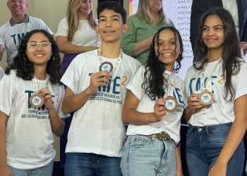 Governo premia estudantes medalhistas do I Torneio de Matemática das Escolas Estaduais do Piauí