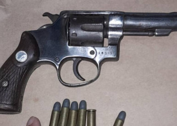 Polícia prende homem com arma de fogo municiada durante blitz em Teresina