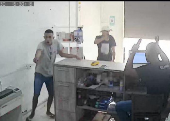 Bandidos invadem loja e tocam o terror durante assalto em Teresina; vídeo