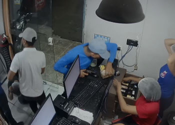 Criminosos rendem funcionários e fazem arrastão em pizzaria na zona Sul de Teresina; vídeo
