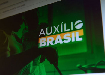 Auxílio Brasil: beneficiários têm até sexta-feira para atualizar dados