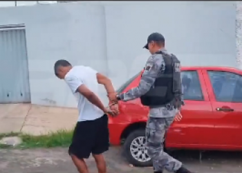 Após perseguição, suspeito de roubar carro dos Correios é preso em Teresina