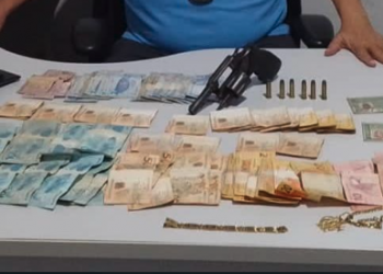 Polícia Civil do Piauí realiza busca e faz apreensões de dinheiro, arma e objetos no Maranhão