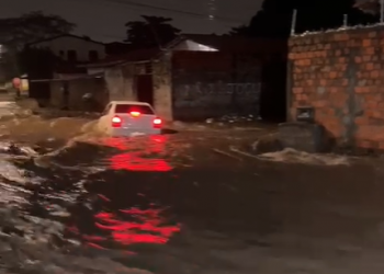 Chuva forte causa estragos e alagamentos em diversos bairros de Teresina; VÍDEO!