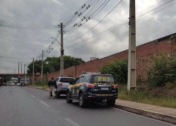 Carro roubado em São Paulo é recuperado pela PRF em Teresina