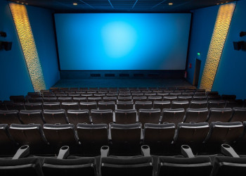 Governo do PI sanciona lei que determina sessões de cinema adaptadas às pessoas com autismo