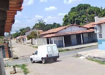 Criminosos roubam R$ 2 mil, celulares e joias após invadirem bar na zona Norte de Teresina