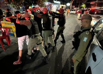 Polícia interdita casa de shows, loja de conveniência e prende 22 pessoas na zona Leste de Teresina