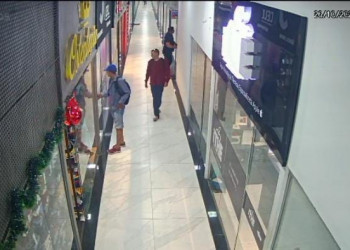 Assaltantes fazem arrastão em loja de shopping de Teresina e levam R$ 70 mil em celulares; vídeo