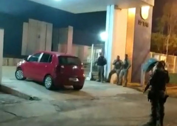 Após 2h de negociação, polícia atira em suspeito e libera refém em Timon