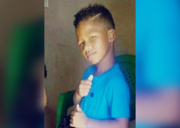Criança morre após sofrer descarga elétrica enquanto usava celular ligado na tomada no Piauí