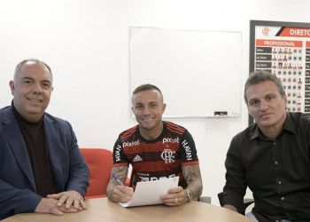 Flamengo oficializa a contratação de Everton Cebolinha