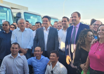 Ciro Nogueira participa de solenidade de entrega de 38 caminhões para municípios do Piauí