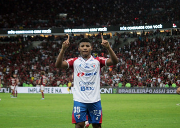 Piauiense festeja gol contra o Flamengo no Maracanã: 