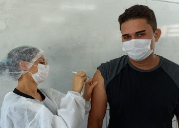 FMS inicia vacinação contra a gripe para trabalhadores da saúde e outros públicos em Teresina