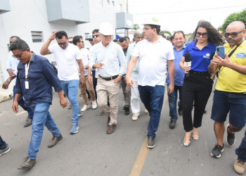 Governador visita obras em Paulistana e assina ordem de serviço de reforma do aeródromo