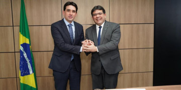 Governador se reúne com ministro dos Portos e garante apoio para conclusão do Porto de Luís Correia