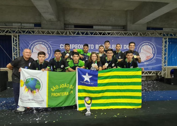 Estudantes piauienses comemoram vitória no Campeonato Brasileiro de Futsal Escolar Sub-17