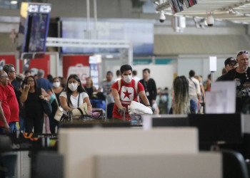Anvisa decide que uso de máscaras volta a ser obrigatório em aeroportos e aviões no Brasil