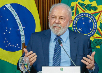 Lula assina projeto de lei para garantir pagamento do piso nacional da enfermagem