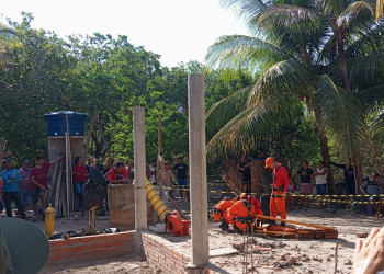 Bombeiros resgatam corpo de homem que caiu dentro de poço em Altos, Piauí