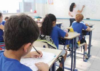Sancionada lei que reajusta em 5% vencimento dos professores da rede municipal de Teresina