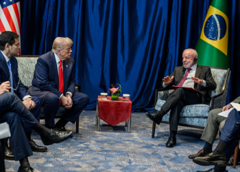 Senado dos EUA aprova resolução para encerrar tarifaço de Trump sobre produtos brasileiros