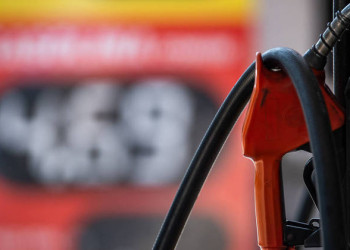 Petrobras reduz em R$ 0,13 preço do litro de gasolina nas distribuidoras