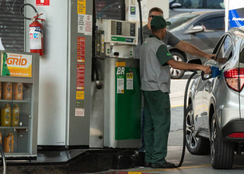 Petrobras reduz preço de venda de gasolina para as distribuidoras a partir de quarta (20)