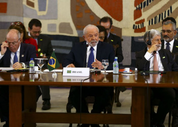 Lula propõe criação de moeda única para a América do Sul em reunião com presidentes