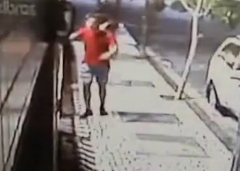VÍDEO: bandidos tentam assaltar jovem, mas são surpreendidos por ‘golpe ninja’