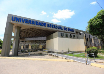 Uespi não ofertará vagas no Sisu 2023.1; estudantes protestam