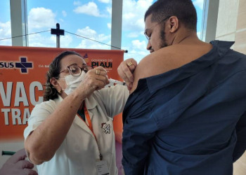 FMS mantém vacinação contra a covid-19 e gripe em Teresina nesta semana; veja locais