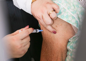 Idosos de 65 anos e mais podem tomar vacina contra a gripe a partir de segunda (1) em Teresina