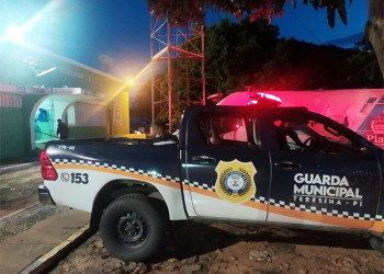 Guarda Civil Municipal é baleado e tem arma roubada por suspeitos na zona Sul de Teresina