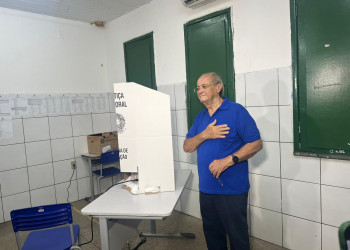 Sílvio Mendes vota, fala de renovação e diz estar confiante com a vitória
