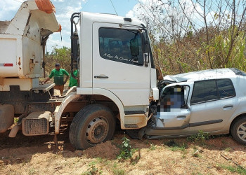 Colisão frontal entre carro e caçamba mata homem no povoado Gameleira, em Timon