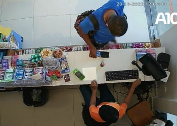 Homem exibe pênis para balconista durante compra em padaria na zona Leste de Teresina