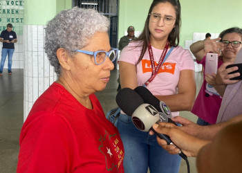 Governadora Regina Sousa vota e pede pacificação do Brasil após resultado da eleição
