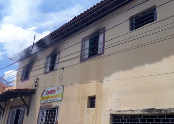 Incêndio atinge residência no Centro de Teresina; bombeiros são acionados