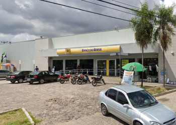 Criminosos abordam empresário e roubam R$ 16 mil na frente de banco em Teresina