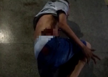 Adolescente é baleado e pede ajuda na frente do QCG da PM em Teresina