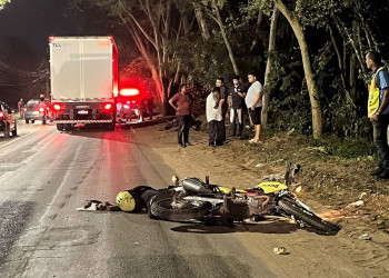 Mototaxista morre após tentar ultrapassar carreta na zona Sudeste de Teresina