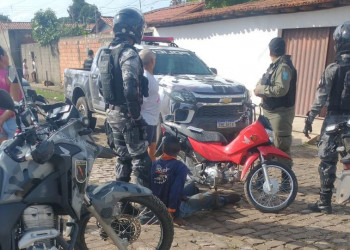 Bandidos realizam assaltos, tentam fugir da polícia, mas são presos em Teresina
